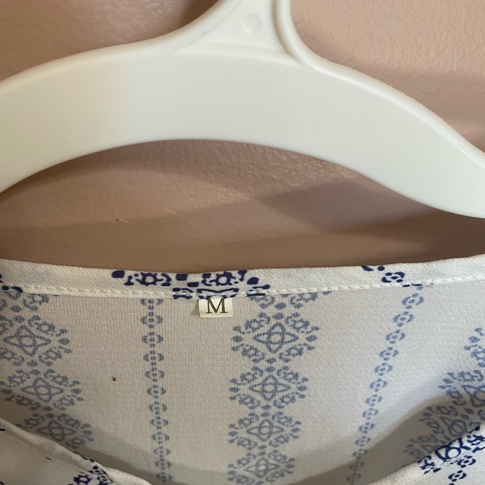 Womens size medium shirt